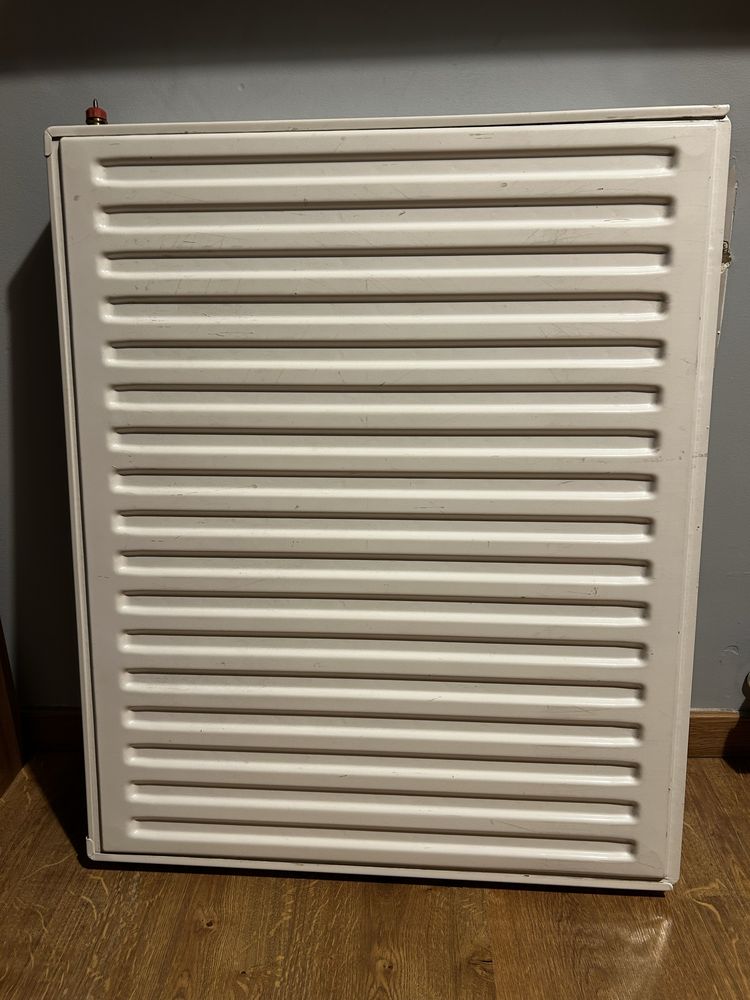 Grzejnik kaloryfer Brugman 70 x 60 plus termostat