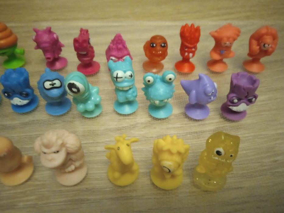 Іграшки фігурки тварин на присосках