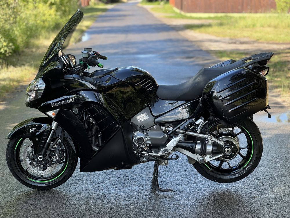KAWASAKI GTR 1400 Akrapovic Kufry Szyba