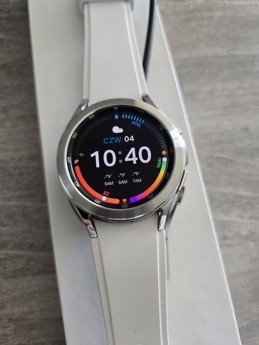 Smartwatch Samsung Galaxy Watch 4 Classic Srebrny z białym paskiem