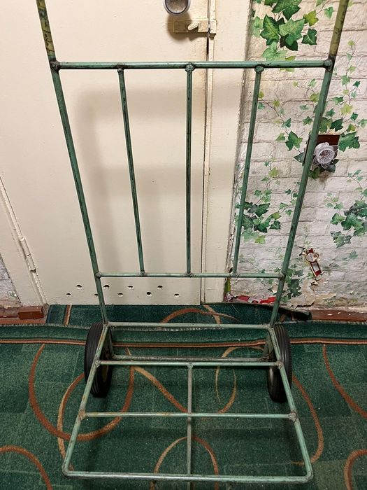 Металлическая тележка, в хорошем состоянии