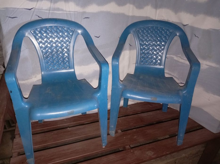 Małe krzesełka dla dziecka