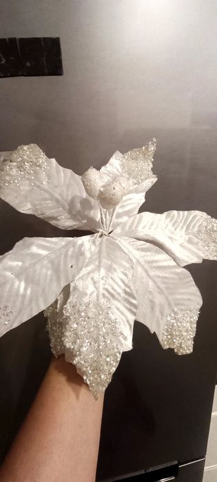 Świąteczny kwiat dekoracyjny z welwetowej tkaniny eurofirany