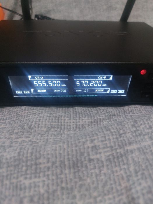 Професійна бездротова мікрофонна система TONOR TW550 UHF (2 мікрофони
