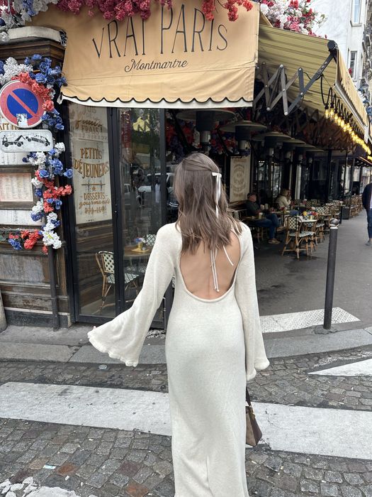 Сукня з відкритою спинкою