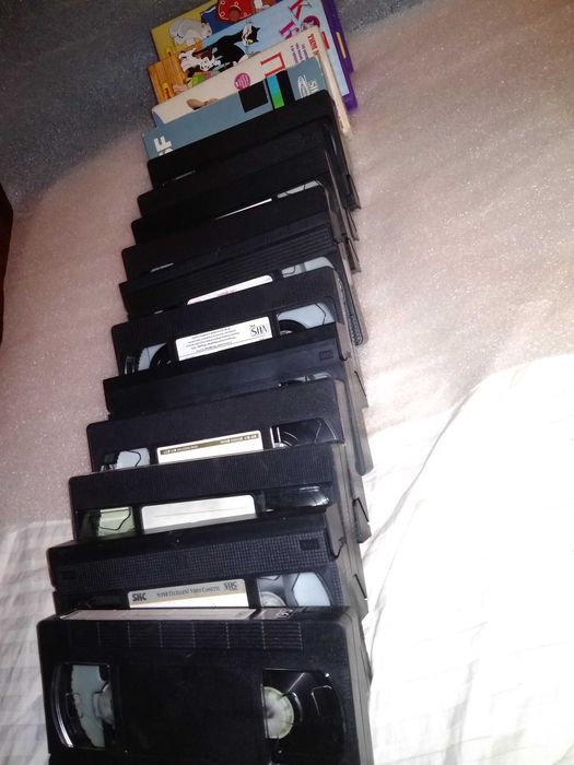 Видеокассеты 15 штук с разными записями