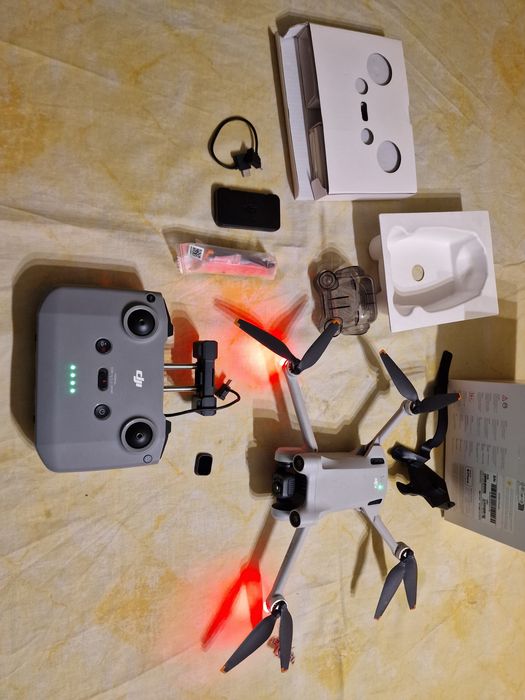 Dji Mavic Mini 3 Pro. Para peças, está vinculado a uma conta, não voa.