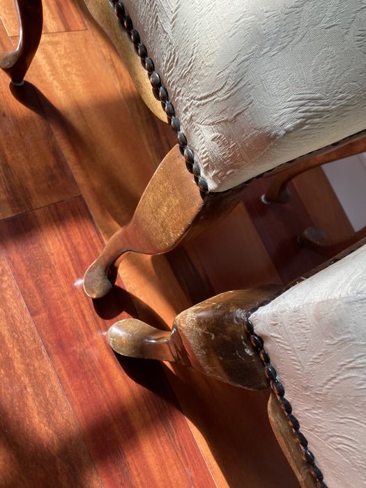 Dwa stare Stołki tapicerowane