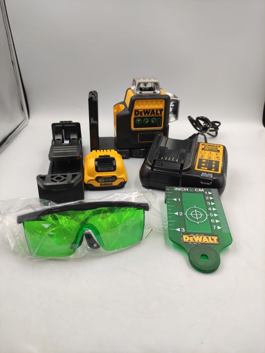 Na Lewara Laser 3-wiązkowy 3D DeWalt DCE089G