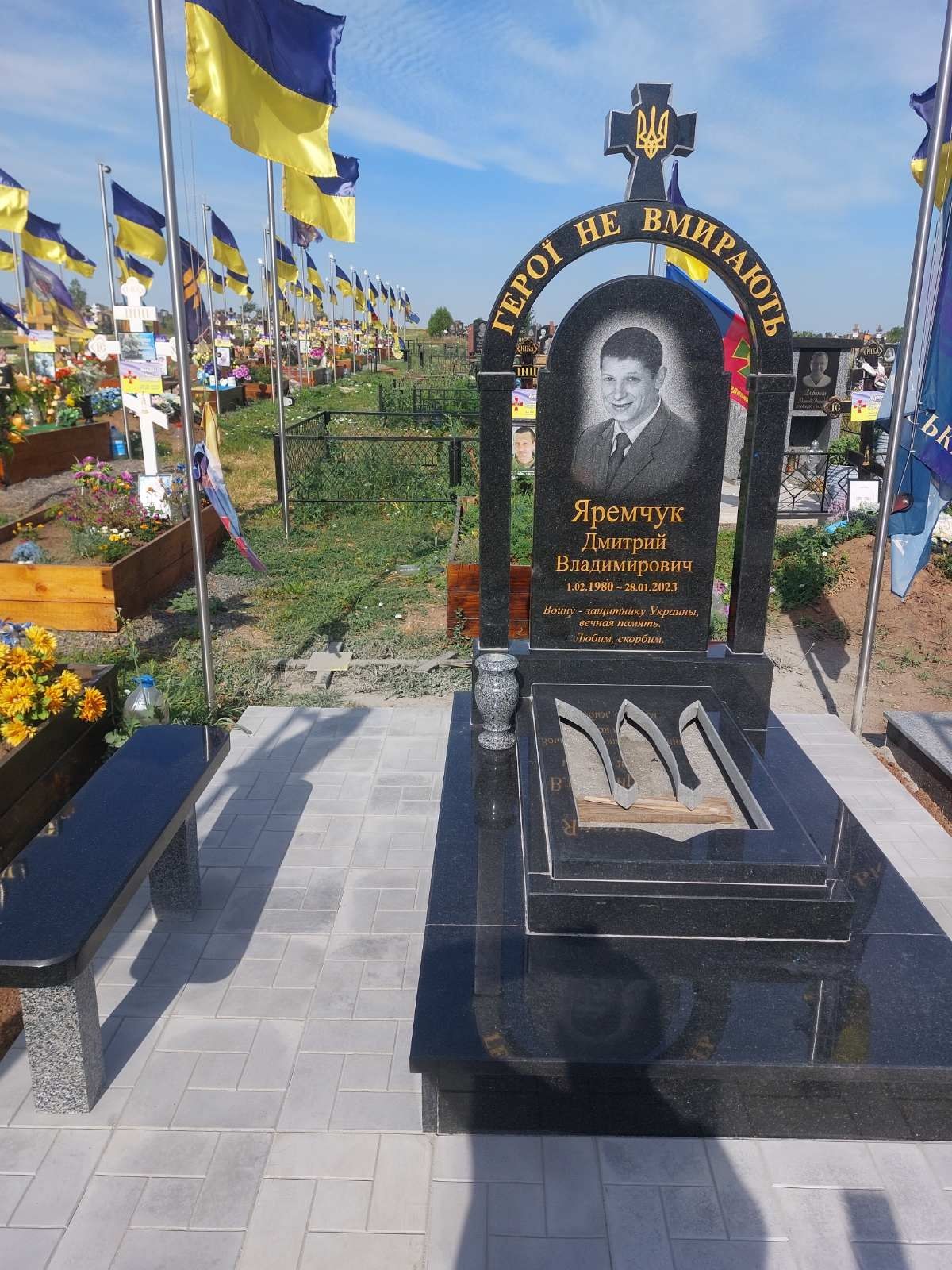 Пам'ятники, Пам'ятники.