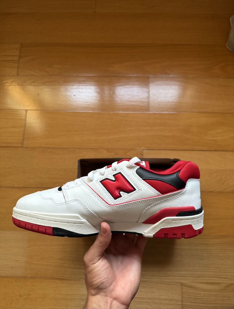 New Balance 550 - Brancas e Vermelhas