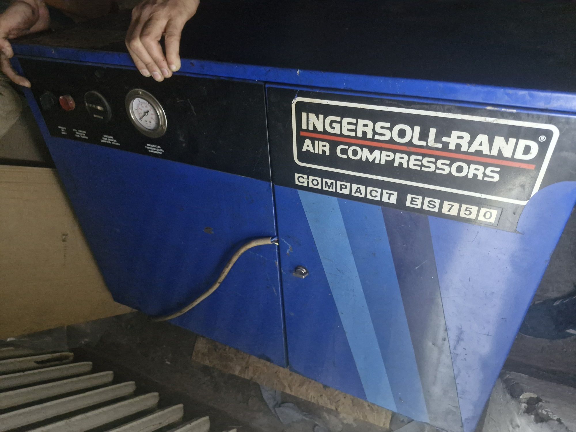Продам воздушный  винтовой компрессор Ingersoll Rand Compact
