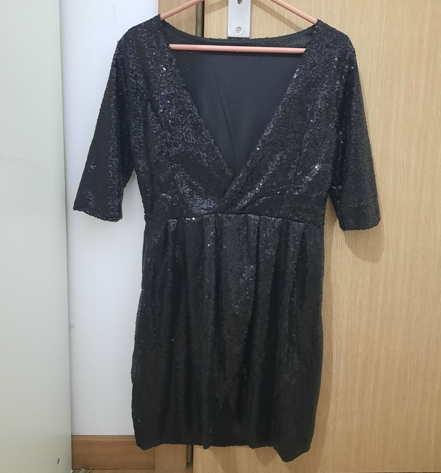 Vestido preto de lantejoulas