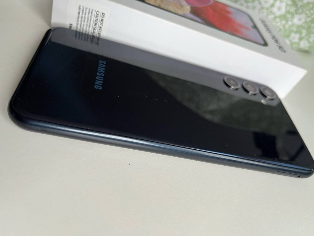Samsung M 34 telefon