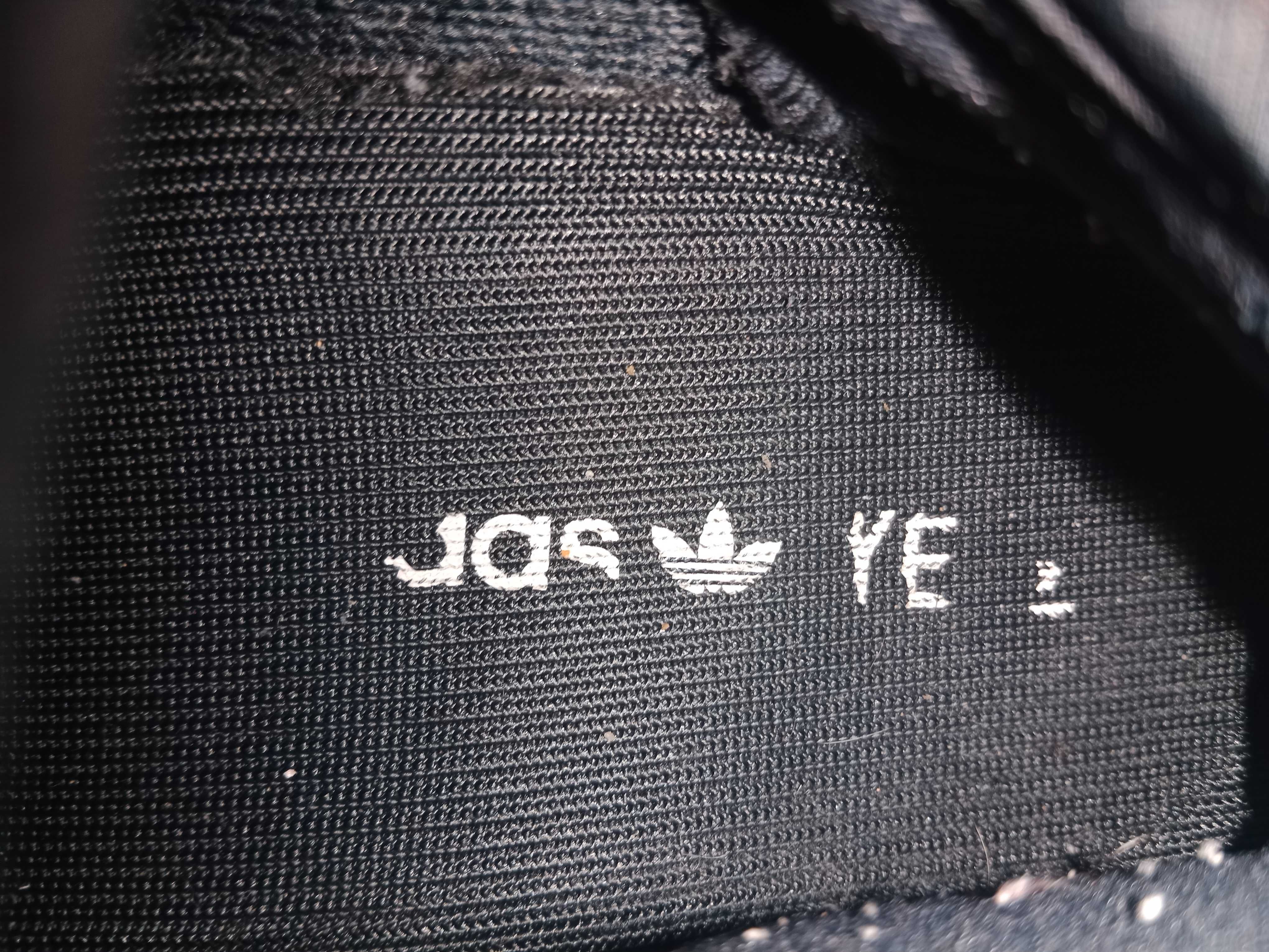 Yeezy 350 V2 Bred