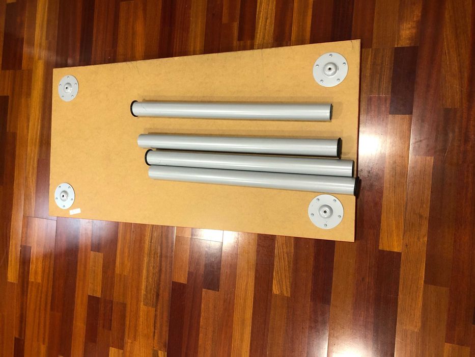 Lote de 3 mesas vermelhas IKEA