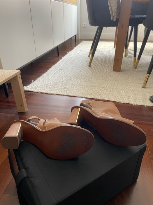 Sandalias Uterque em pele Tam. 41