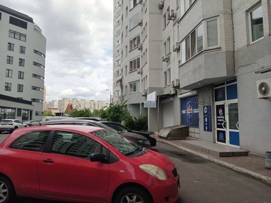 Фасад приміщення 85 м проспект Бажана 14 Осокорки!