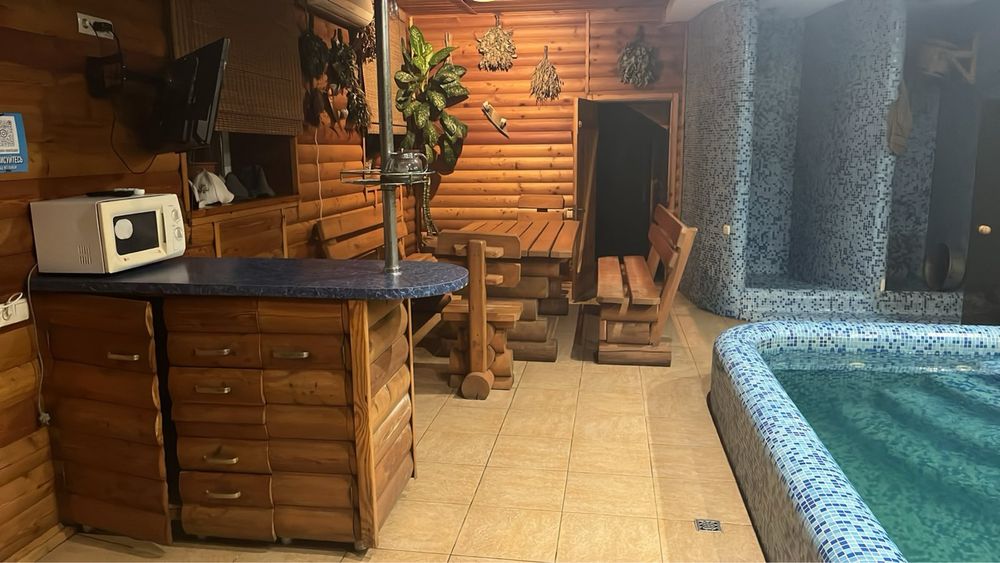 Отель на березі Дніпра