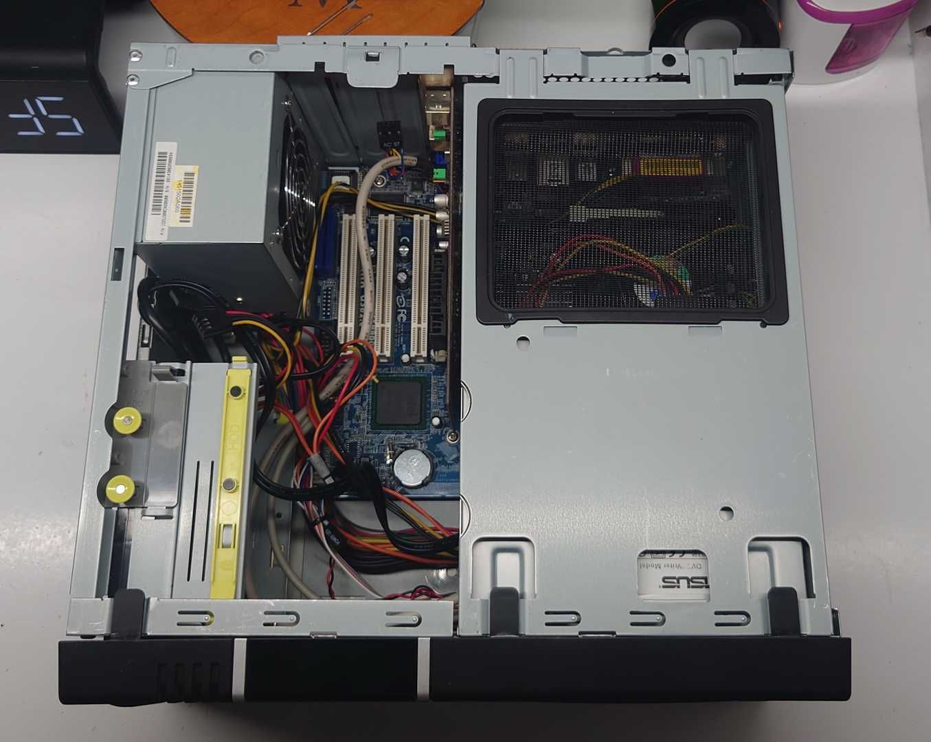 Retro PC z Windows XP, 128 SSD, DDR 512MB, GeForce2 AGP MX400.