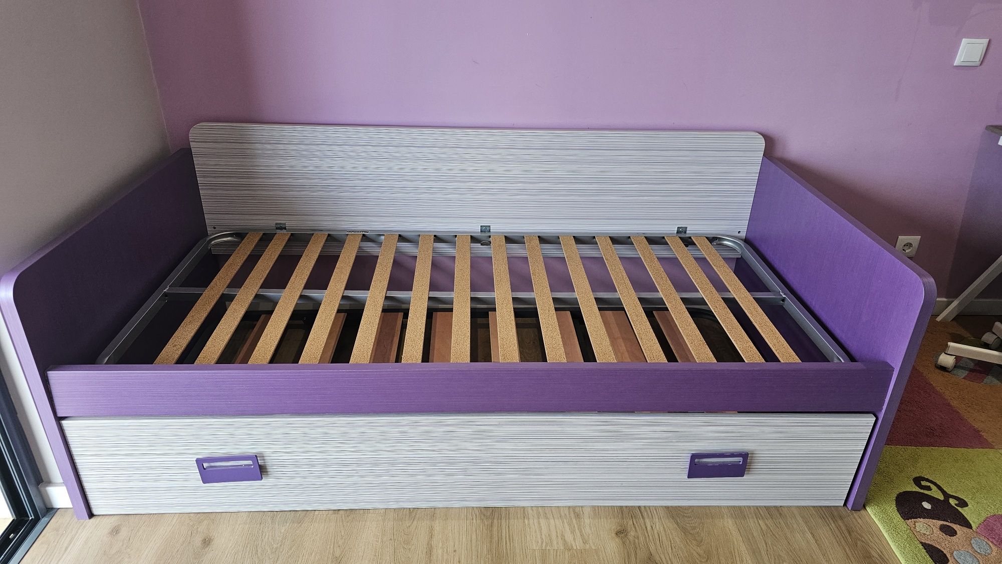 Cama de solteiro em excelente estado