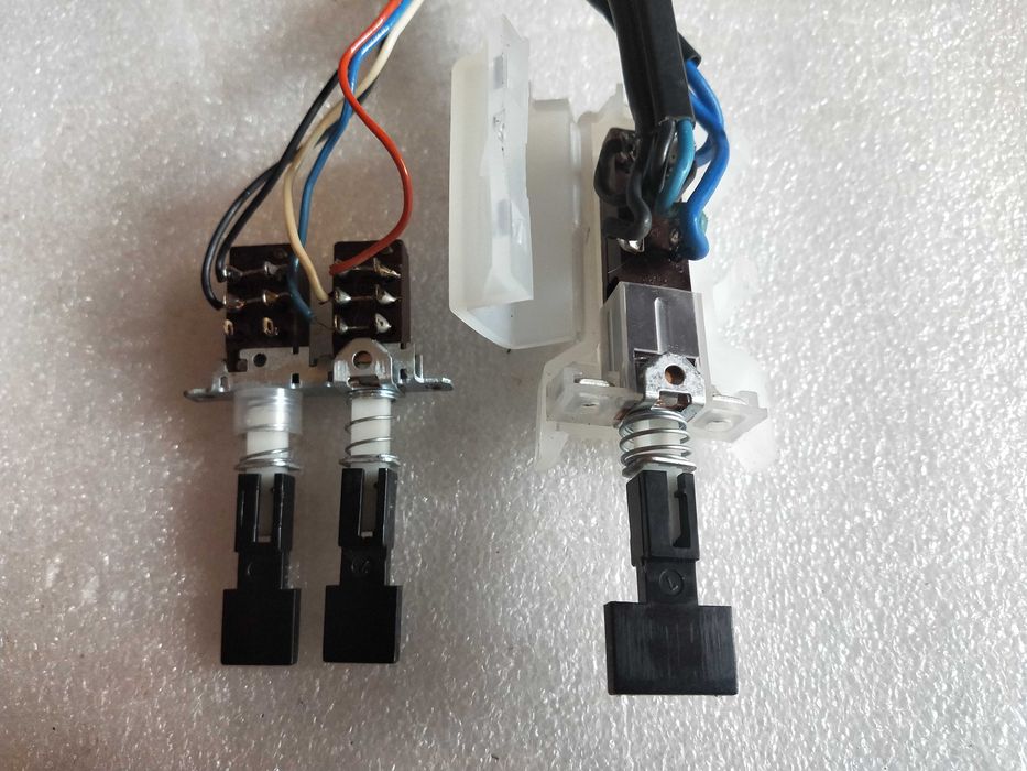 Podtalerzyk talerza, komplet włączników i inne do GS-464,GS-461 Unitra