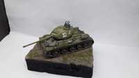 T34-85 Revell 1/72 gotowy model/diorama