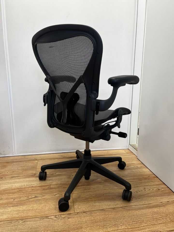 Opção completa Herman Miller Aeron remodelada com Posturefit