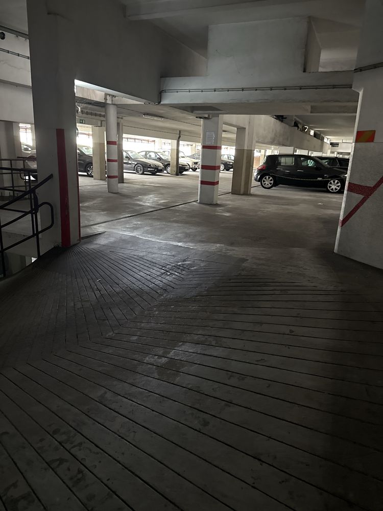 Lugar de garagem 1 piso