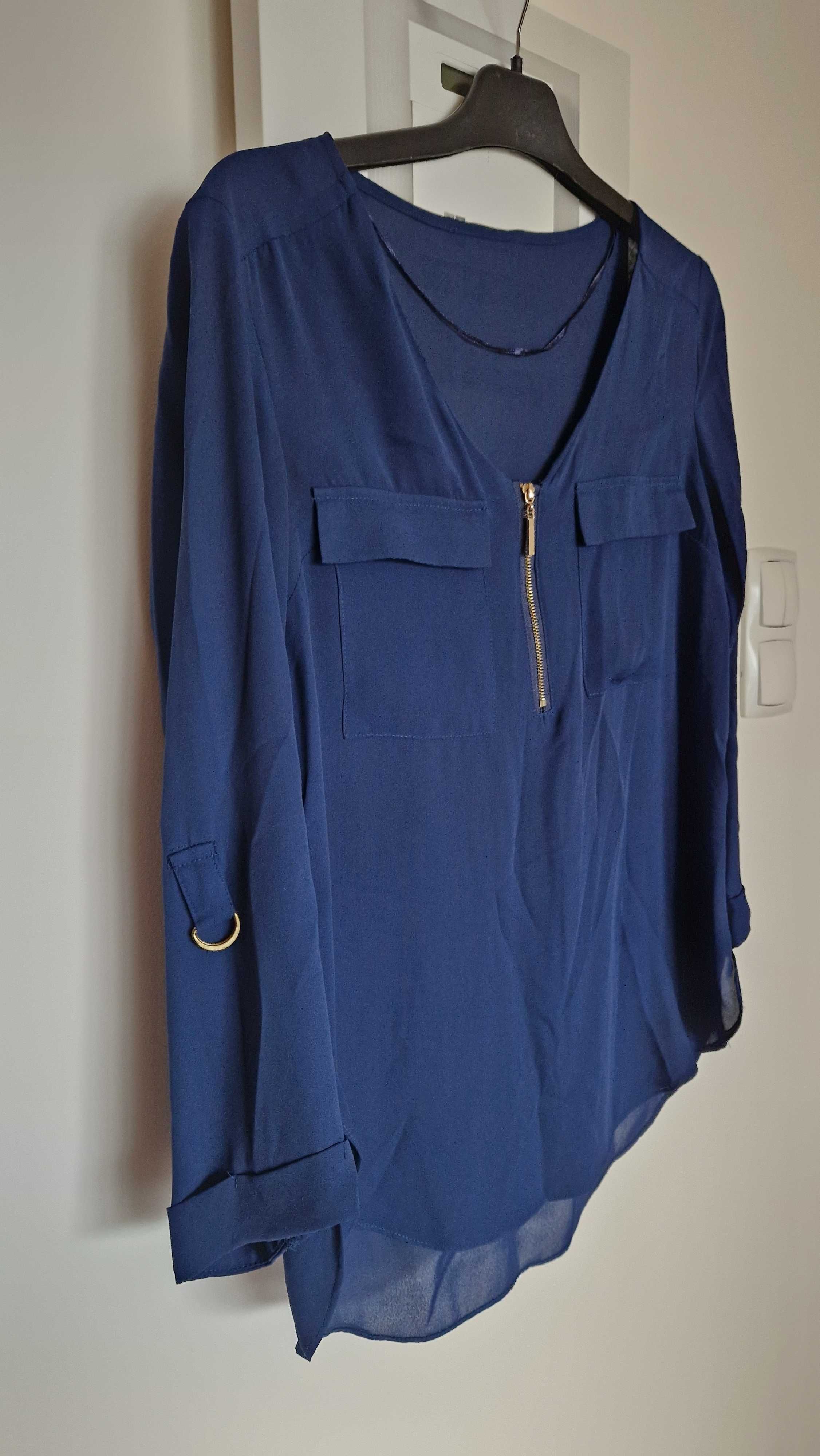 Blusa azul escura, manga comprida, tamanho M