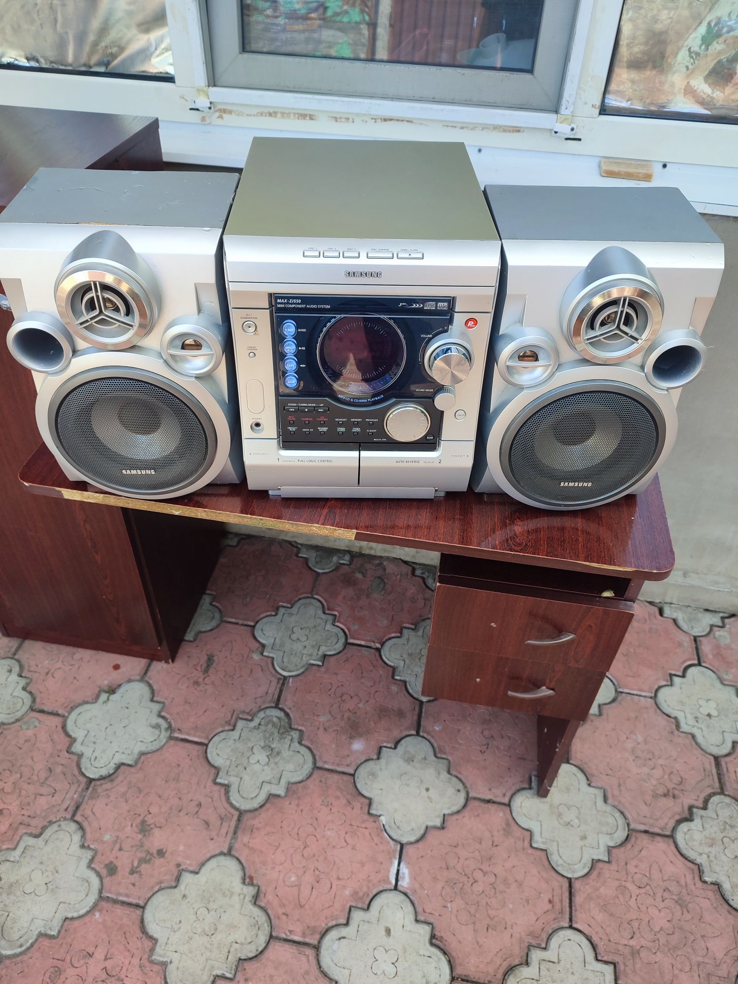Продам музикальний центр майже новий.
