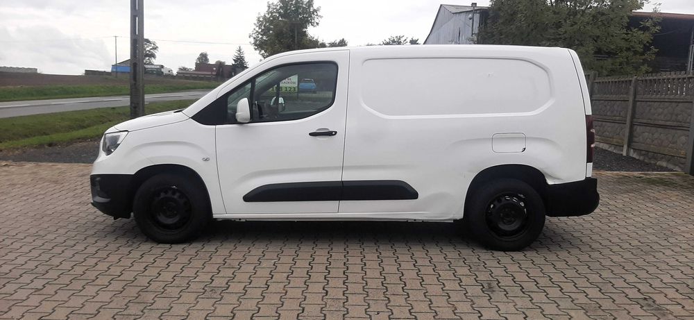 Combo 1.5 131 KM Niemcy 3-os. MAX Długi Klima CarPlay