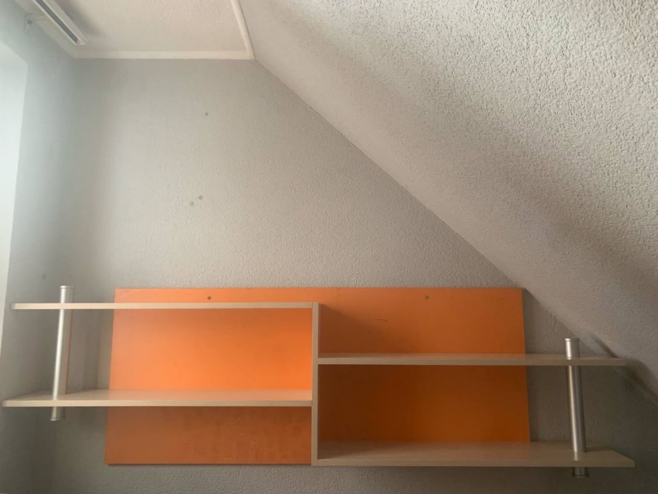 Biurko i szafka na ściane