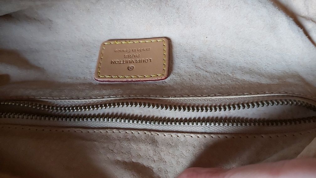 Louis Vuitton torebka skóra w środku