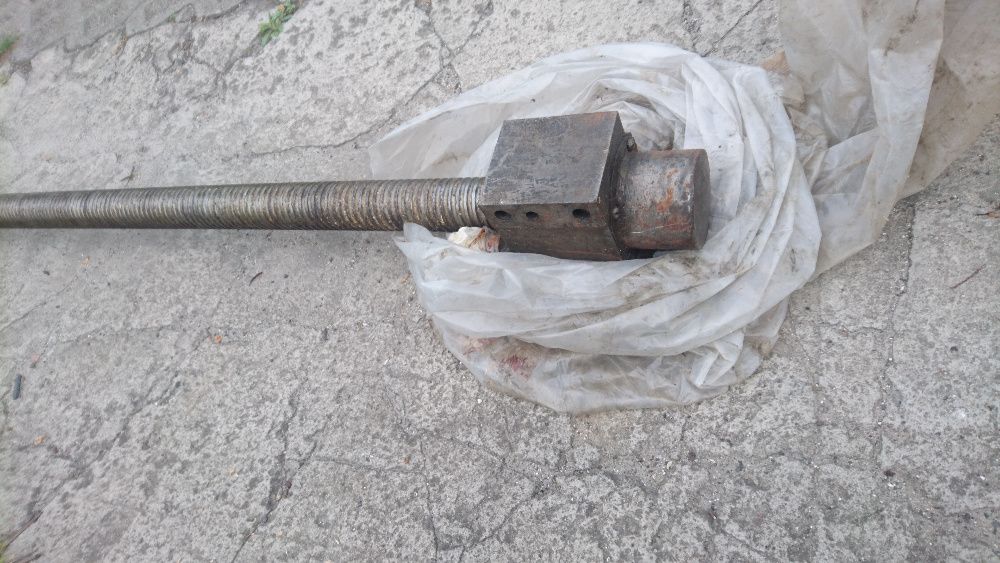 Śruba kulowa trapezowa fi45 / napęd prowadnica