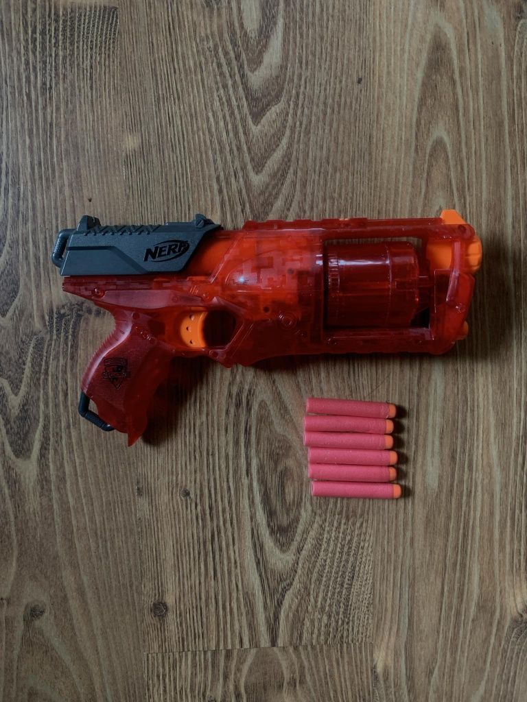 Nerf N-Strike Elite + 6 strzalek