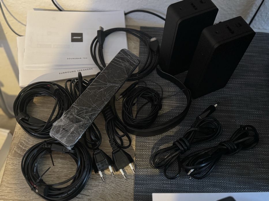 Домашній кінотеантр Bose Soundbar 700 + Bass Module 700 + Speakers