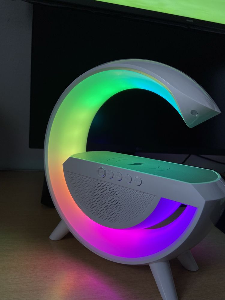 Luz led com coluna e wireless charging