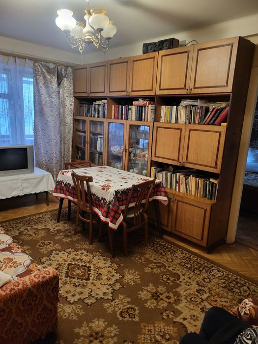 Продам 2 кімн. квартиру вул. Алішера Навої