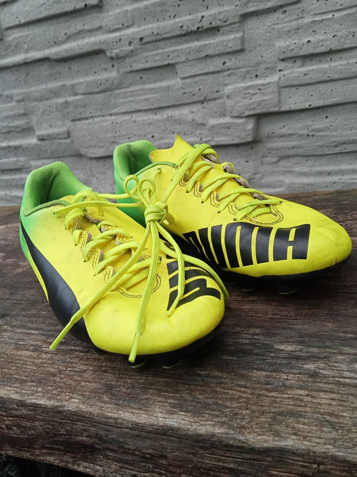 Młodzieżowe w korki Puma 40 żółte sportowe buty do gry w piłkę nożną