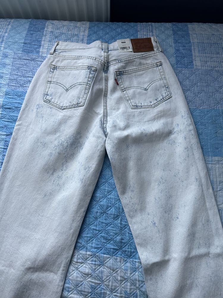 Джинси Levis