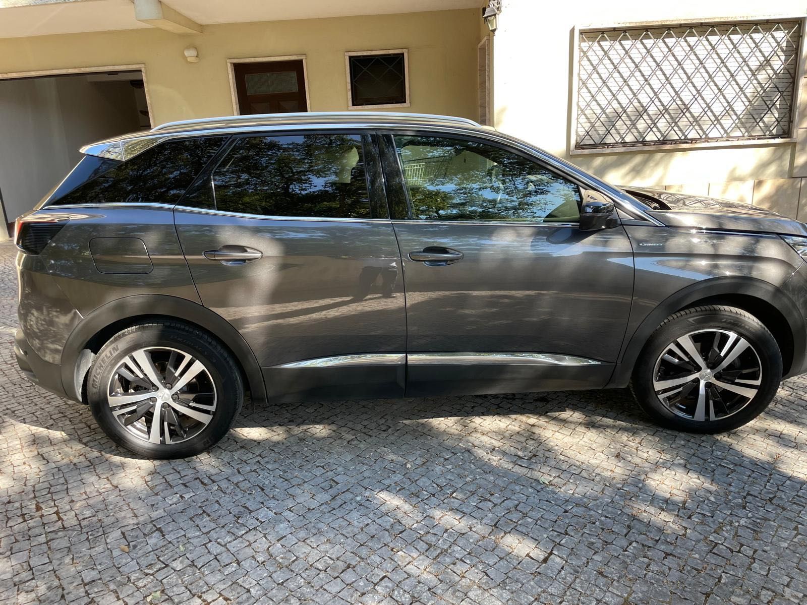 PEUGEOT 3008 em muito bom estado.