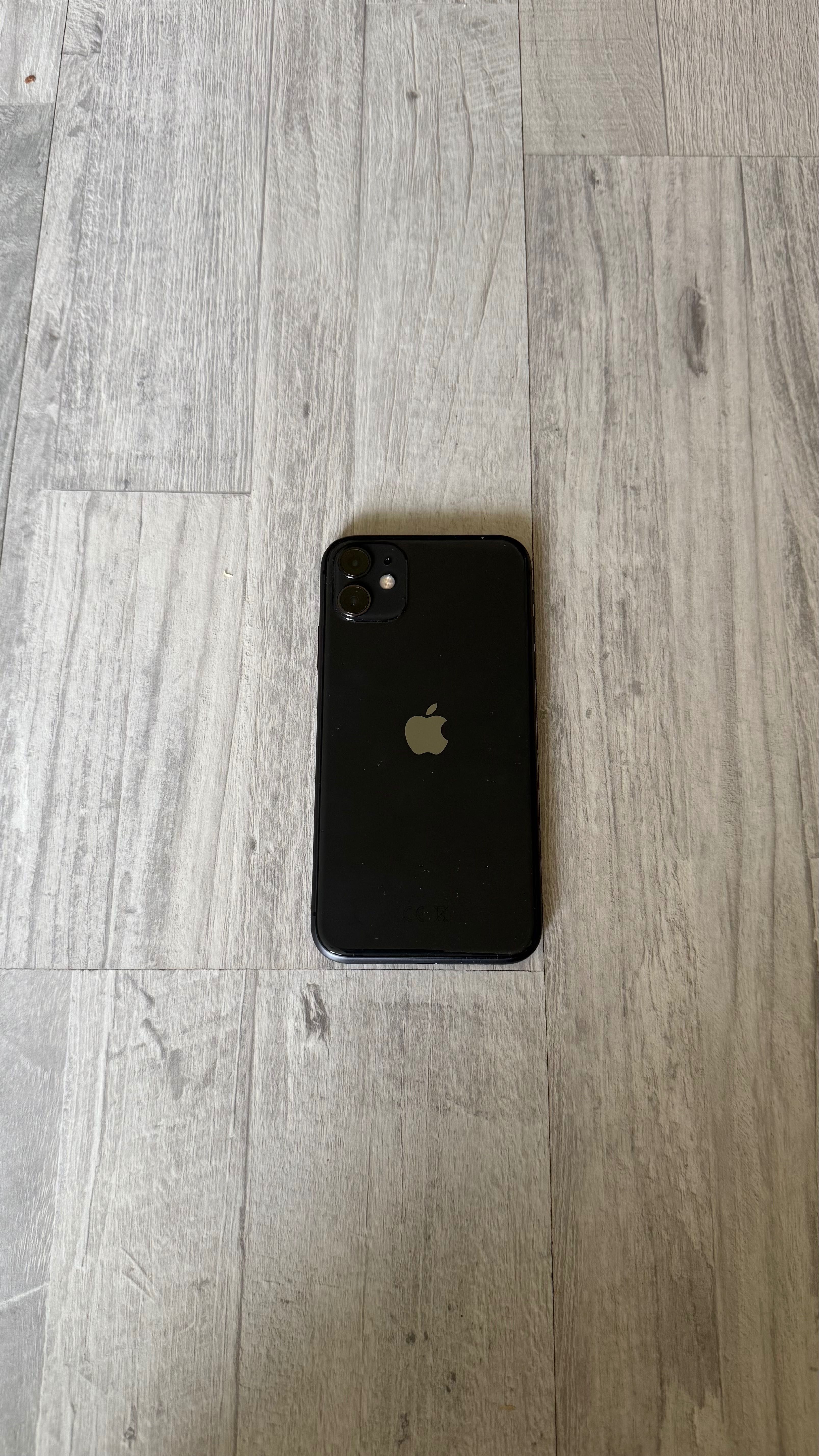 IPhone 11, 64 GB + etui