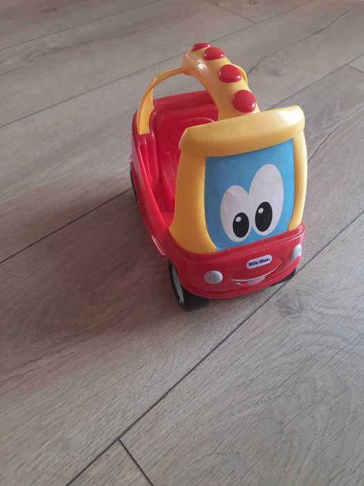 Muzyczne autko coupe Little Tikes