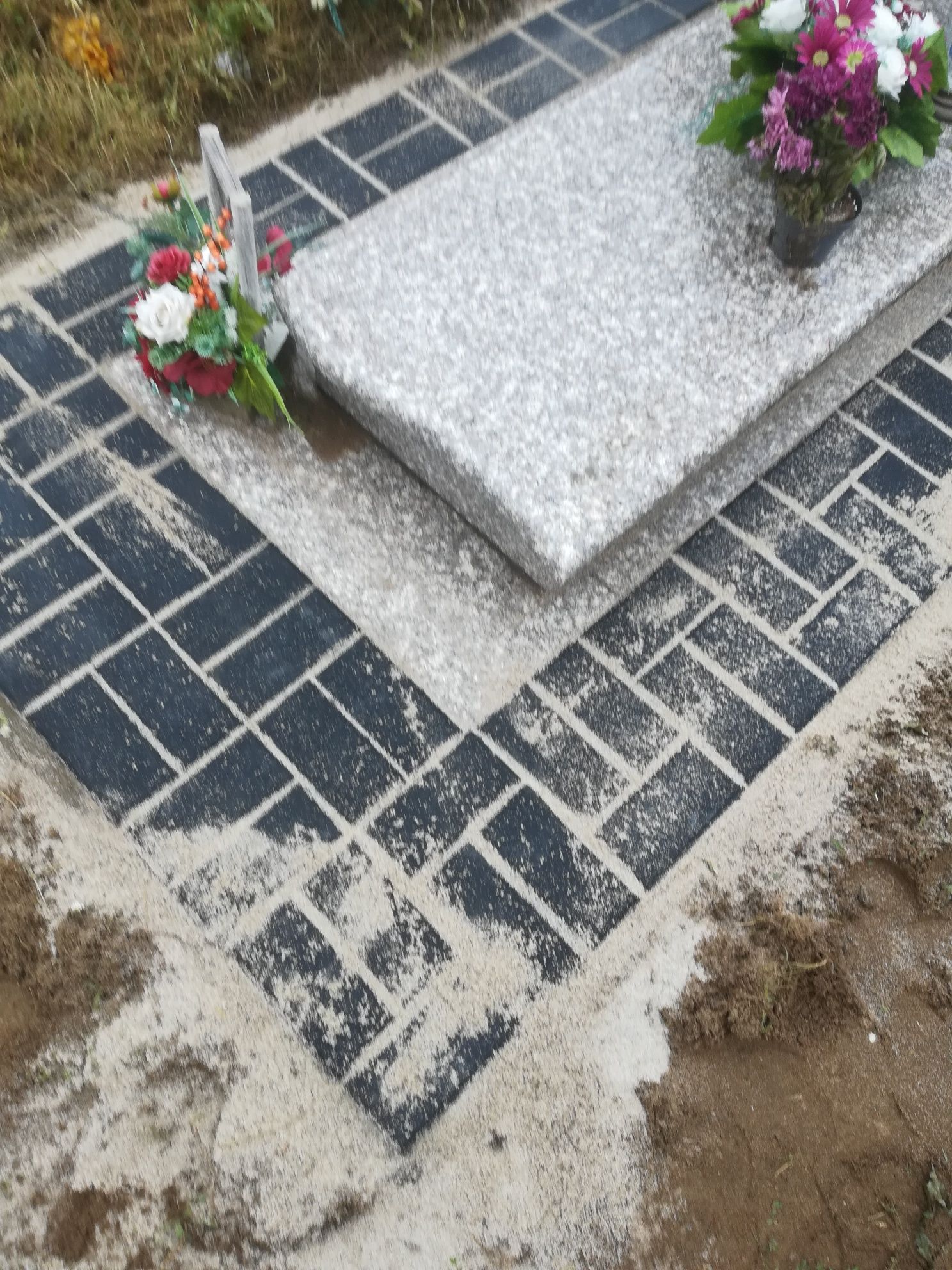 Kostka nagrobki Rożne