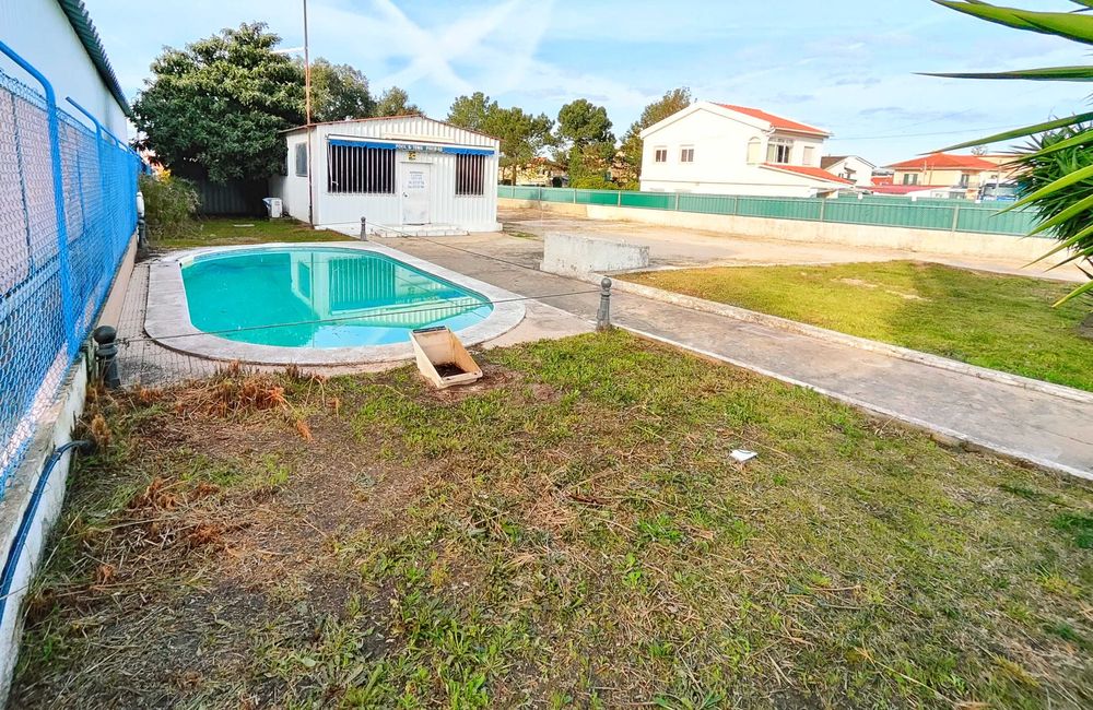 LOTE 1700m2 (700m2 c/moradia + 1000m2 p/comércio)