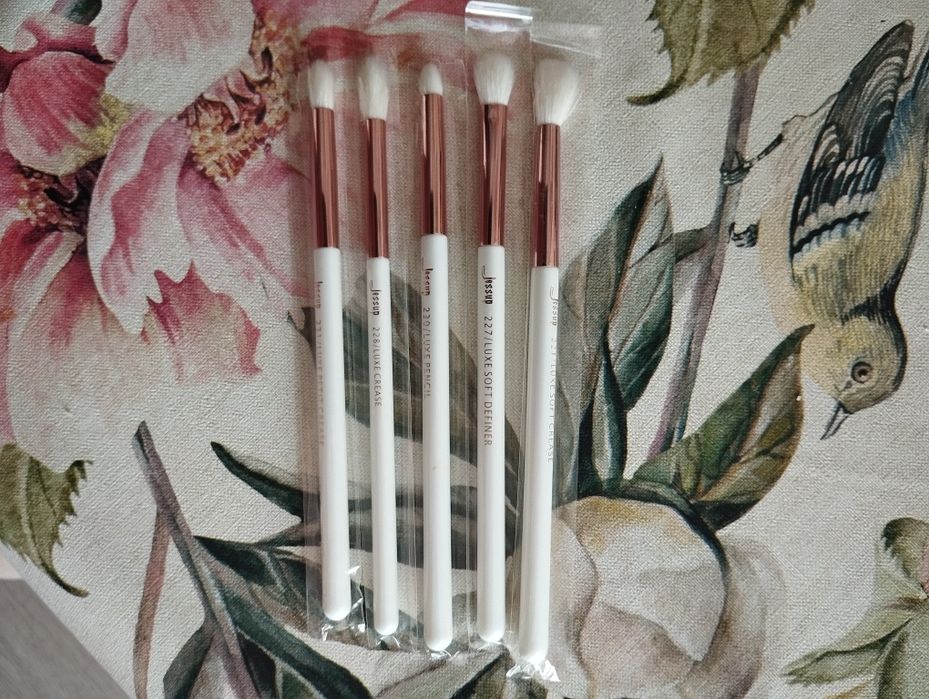 Набір пензлів для макіяжу очей.