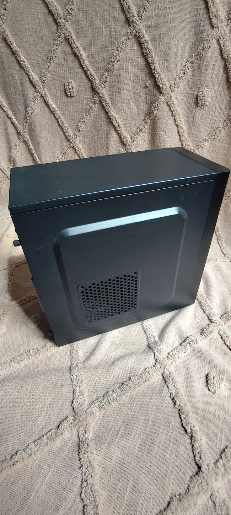Komputer stacjonarny – Intel i5 / 16 GB RAM / SSD 256 GB / Mini Tower