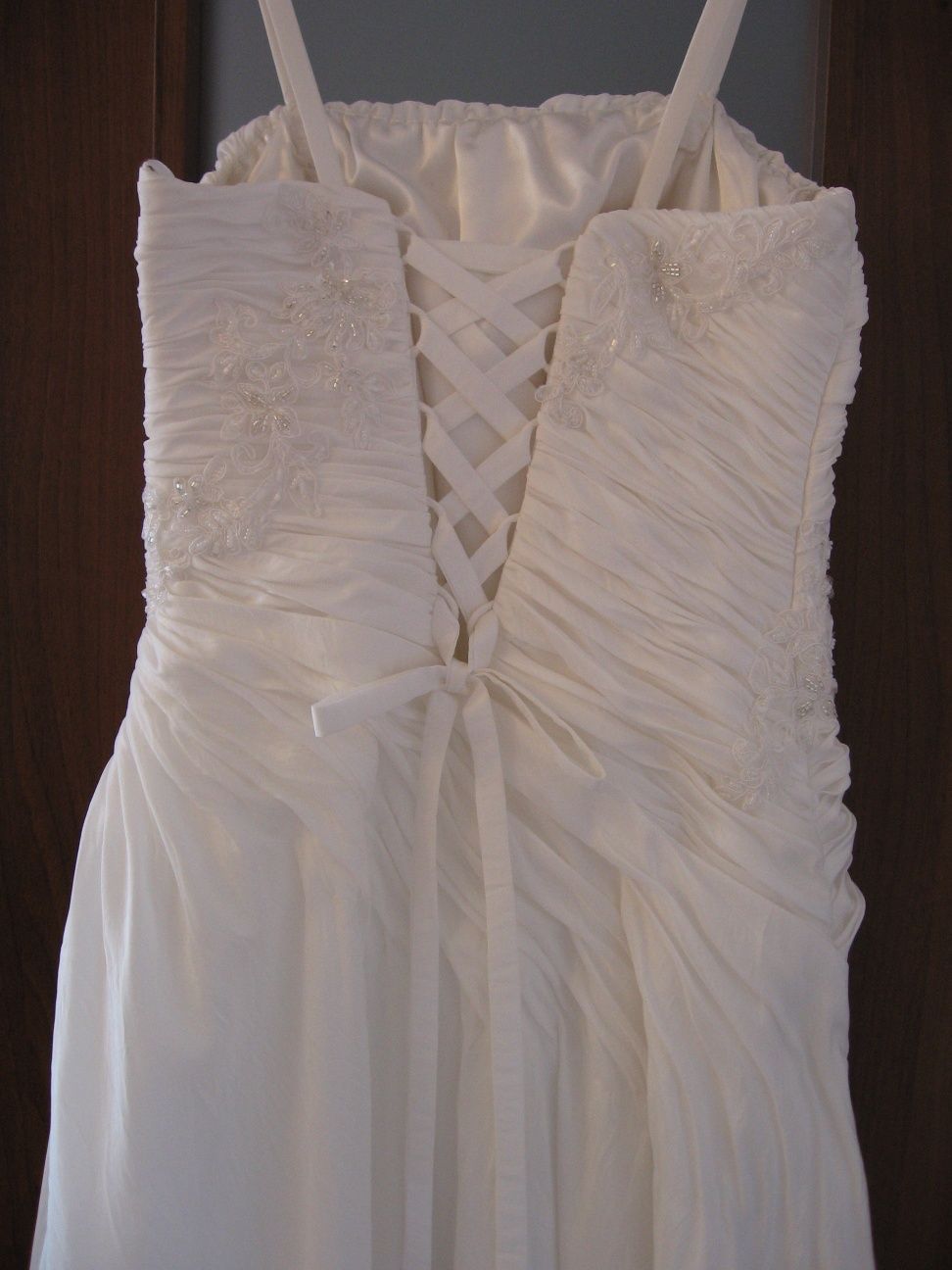 Suknia ślubna z welonem