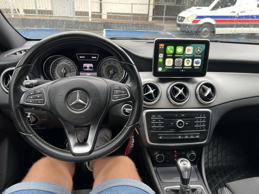 Mercedes-Benz CLA 180 benzyna, manulna skrzynia, bogate wyposażenie
